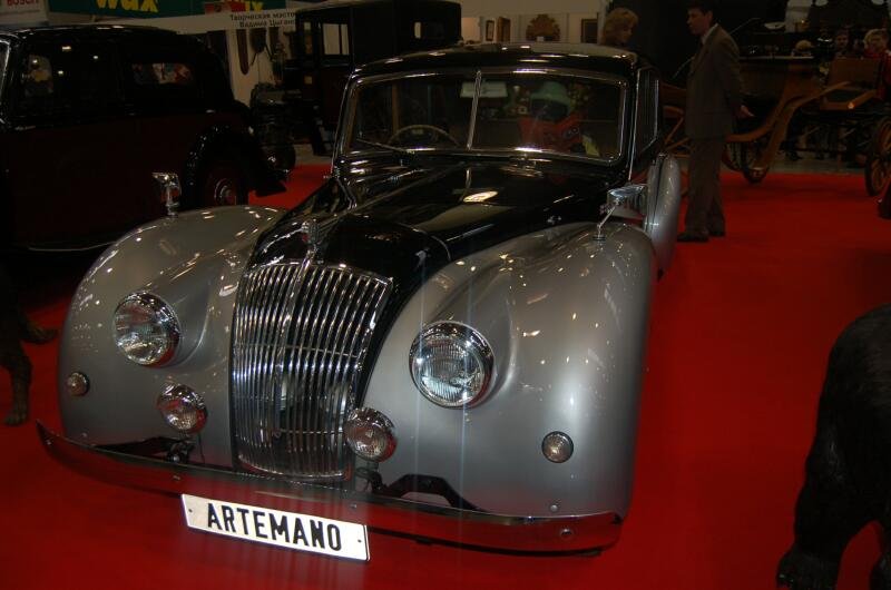 Oldtimer 2006: серебристый «Артемано» на красном ковре в Москве