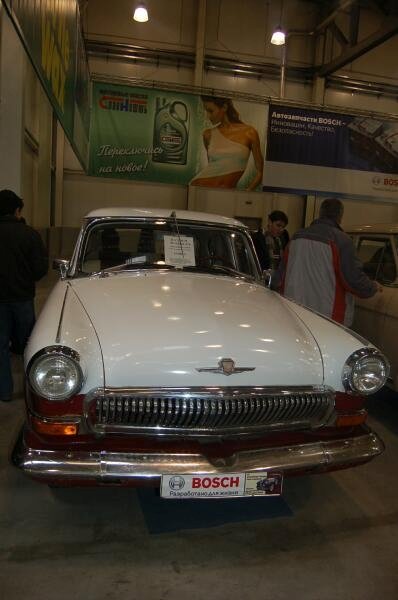 Oldtimer 2006: белый советский автомобиль на выставке в Москве