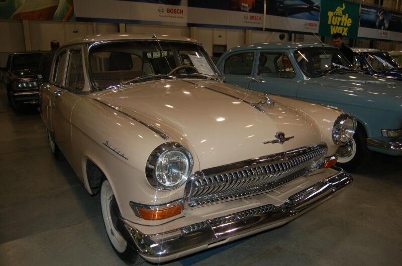 Oldtimer 2006: белый ГАЗ-21 «Волга» на выставке в Москве
