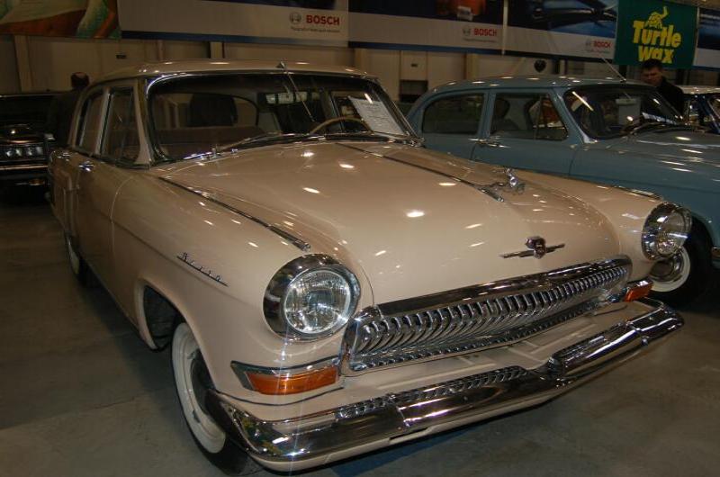 Oldtimer 2006: белый ГАЗ-21 «Волга» на выставке в Москве