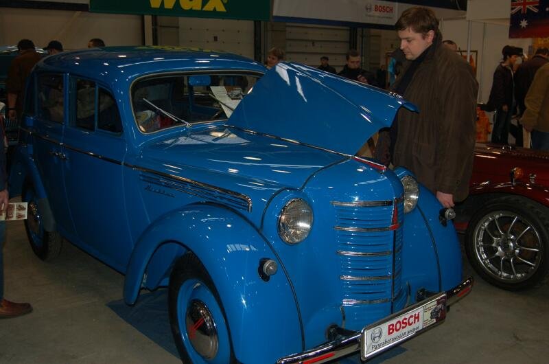 Синий «Москвич» на Oldtimer-выставке в России, 2006