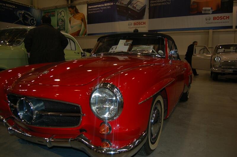 Oldtimer-выставка в Москве, 2006: красный Mercedes-Benz 1955 года