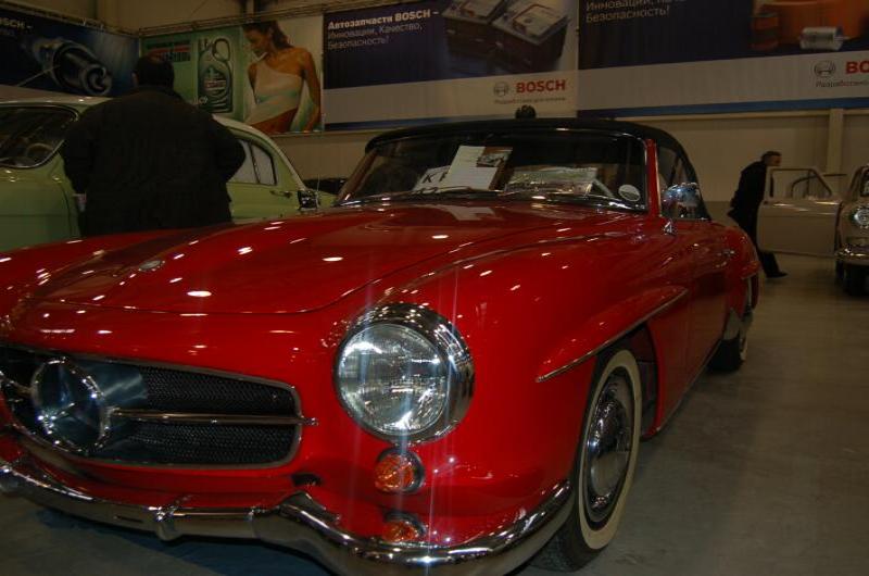 Oldtimer-выставка в Москве, 2006: красный Mercedes-Benz 1955 года