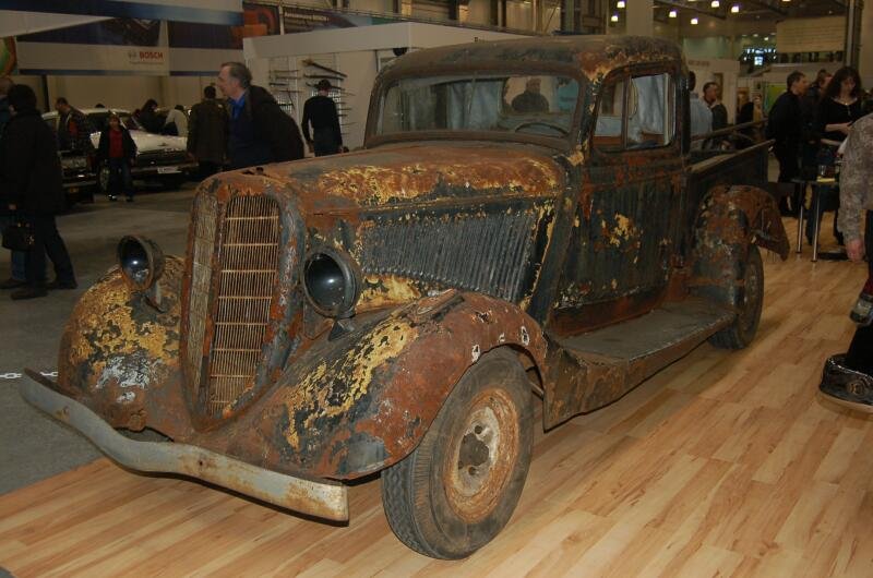 Oldtimer-выставка в Москве, 2006: ржавый пикап с решёткой радиатора