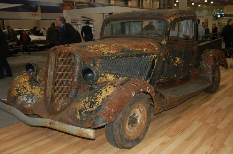 Oldtimer-выставка в Москве, 2006: ржавый пикап с решёткой радиатора