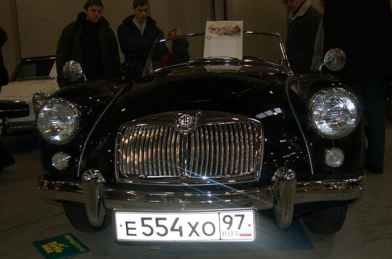 Oldtimer-выставка в России, 2006: чёрный MG с российским номером