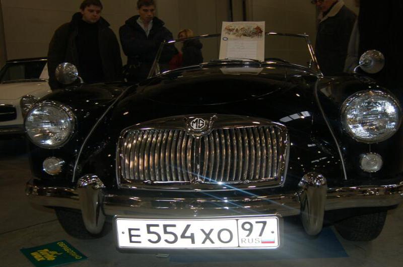 Oldtimer-выставка в России, 2006: чёрный MG с российским номером