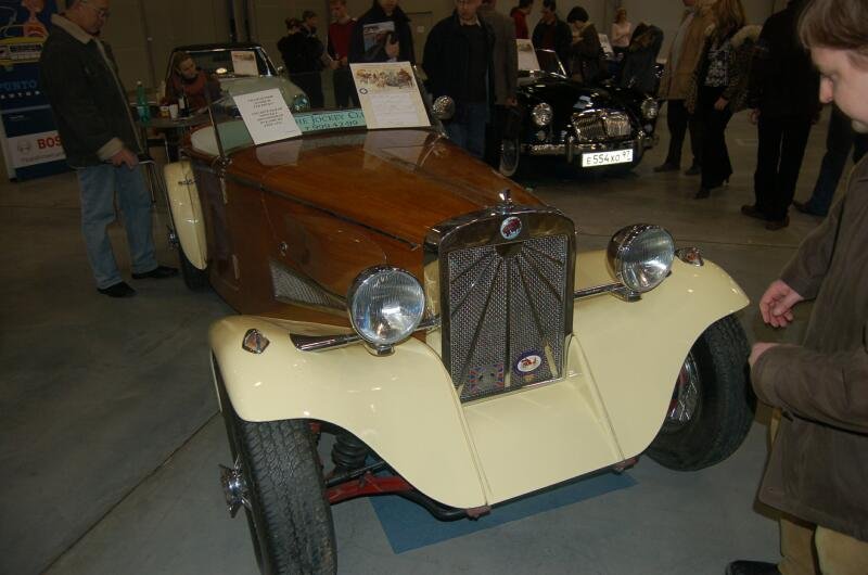 Oldtimer-выставка в России, 2006: деревянный кабриолет с хромом и «Микки Маус»