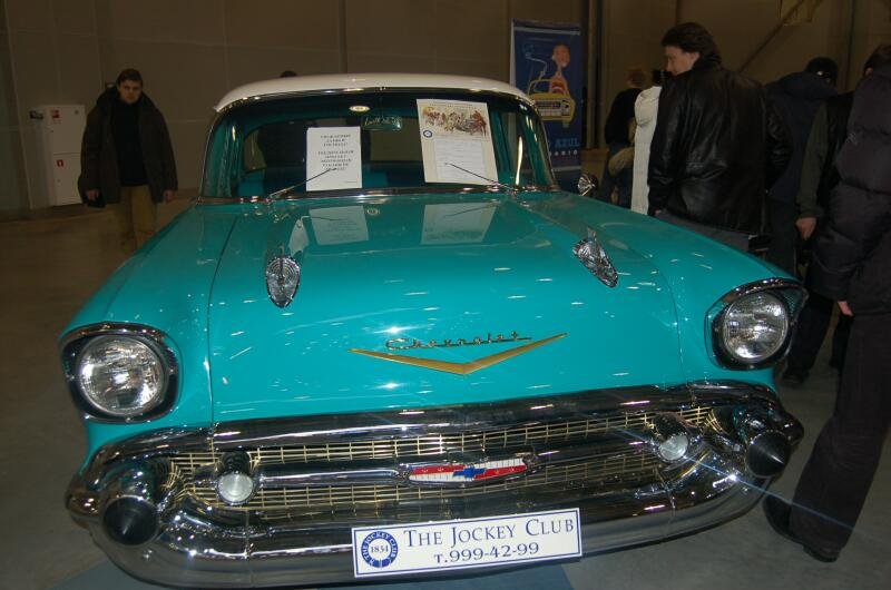 Oldtimer-выставка в Москве, 2006: бирюзовый Chevrolet Bel Air с белой крышей