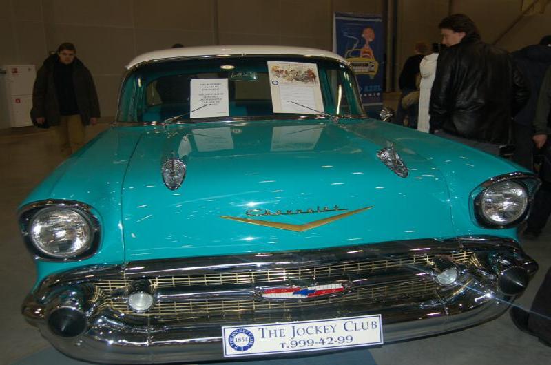 Oldtimer-выставка в Москве, 2006: бирюзовый Chevrolet Bel Air с белой крышей