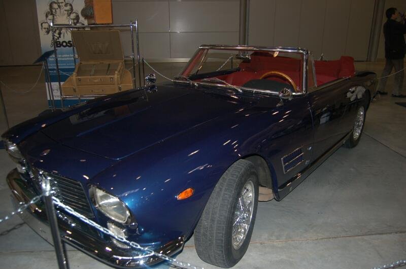 Oldtimer 2006: синий кабриолет на выставке в Москве