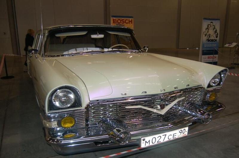 Oldtimer-выставка в Москве, 2006: белый ГАЗ-М20 «Победа» с хромированным бампером