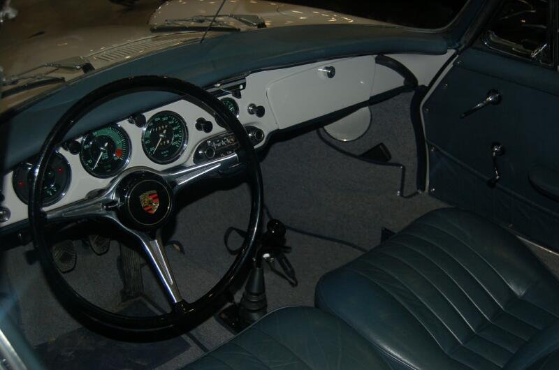 Oldtimer 2006: салон Porsche 356 в синей коже и хроме