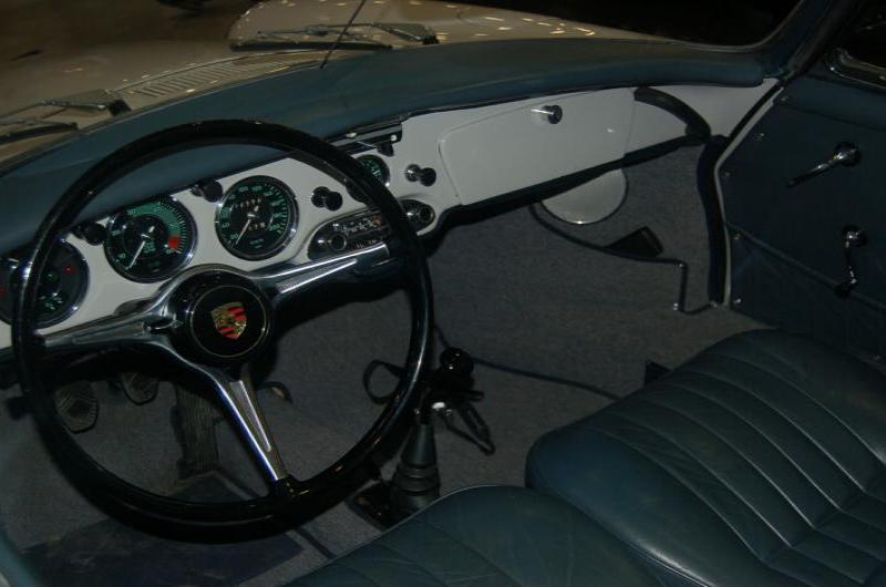 Oldtimer 2006: салон Porsche 356 в синей коже и хроме