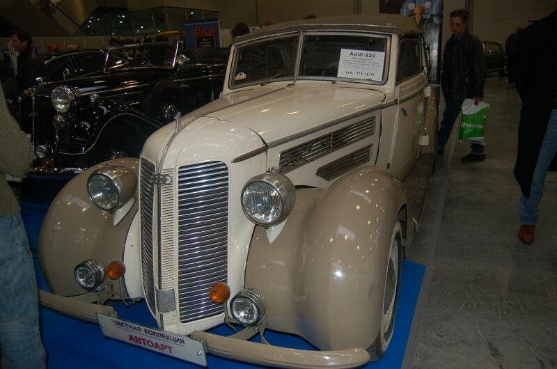 Oldtimer-выставка в Москве, 2006: белый Audi 920 с хромированным радиатором