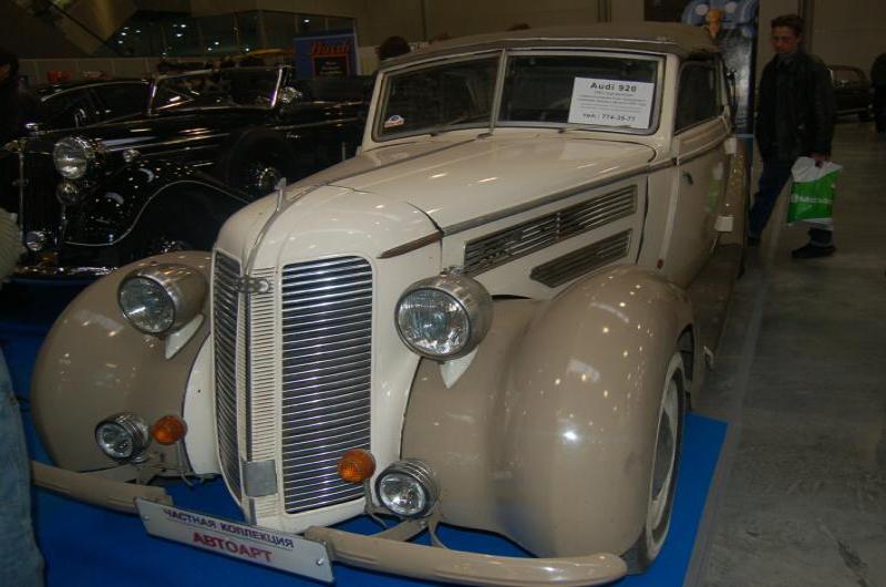 Oldtimer-выставка в Москве, 2006: белый Audi 920 с хромированным радиатором