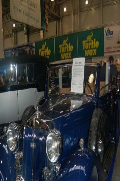 Oldtimer 2006: синий ретро-автомобиль на выставке в Москве