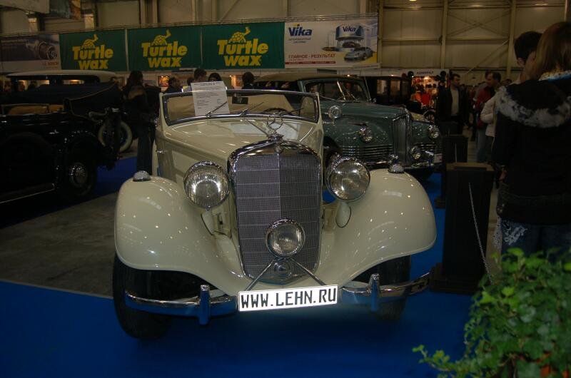 Oldtimer-выставка в Москве, 2006: белый Mercedes-Benz с номером WWW.LEHN.RU