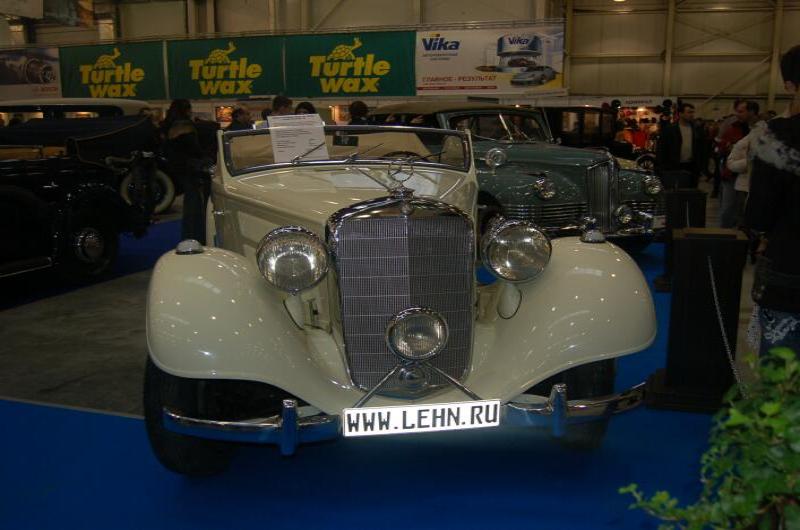 Oldtimer-выставка в Москве, 2006: белый Mercedes-Benz с номером WWW.LEHN.RU
