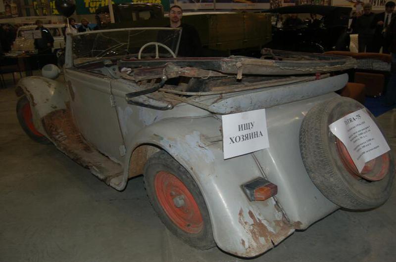 Oldtimer-выставка в Москве, 2006: ржавый «ИЖ» с надписью «ІНДУ ХОЗЯЙНА»