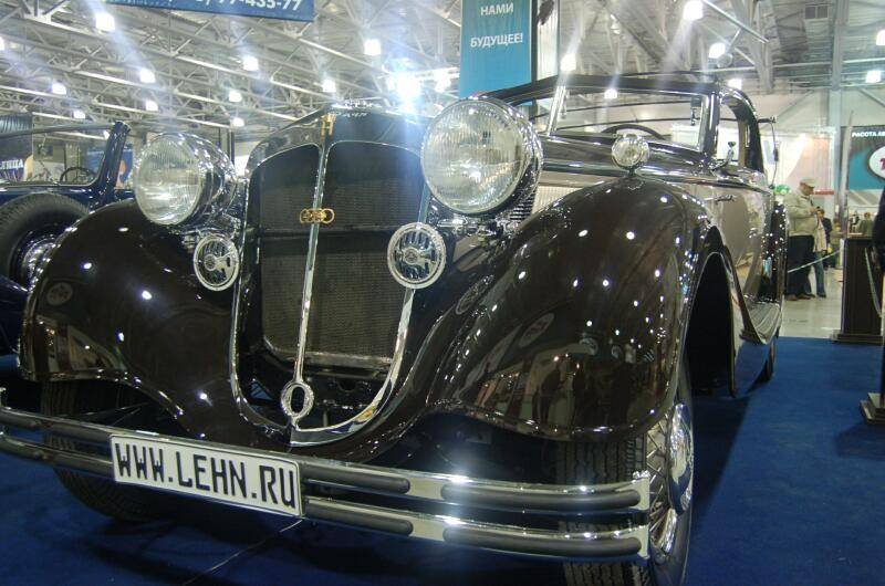 Oldtimer 06 2: чёрный ретро-автомобиль с «WWW.LEHN.RU» на номере