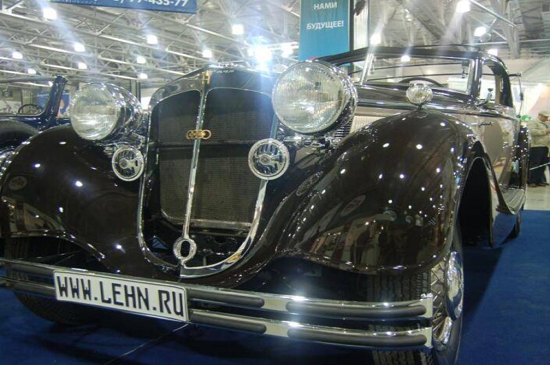Oldtimer 06 2: чёрный ретро-автомобиль с «WWW.LEHN.RU» на номере