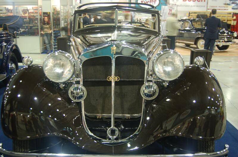 Oldtimer 06 2, Москва: чёрный ретро-автомобиль с хромированным радиатором