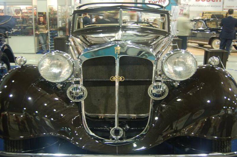 Oldtimer 06 2, Москва: чёрный ретро-автомобиль с хромированным радиатором