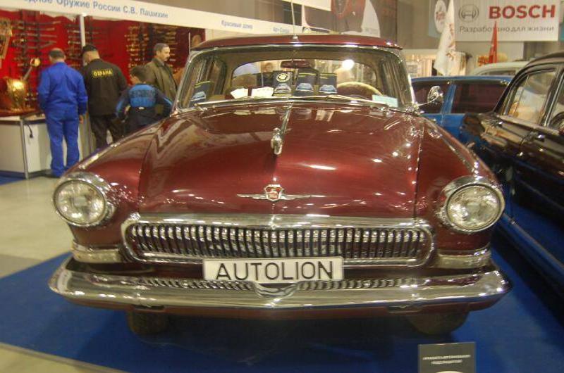 Oldtimer 06 2: бордовая «Волга» ГАЗ-21 на выставке в Красной зоне