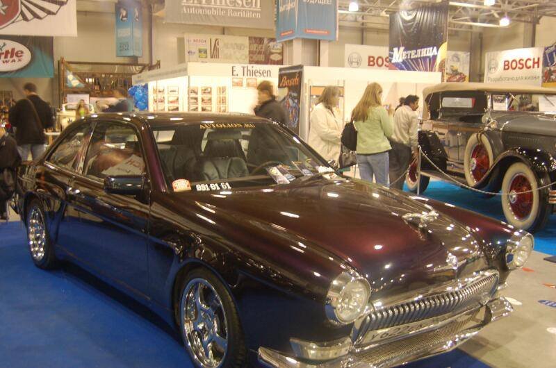 Oldtimer 06 2: бордовое купе с хромом и «AUTOLIUS.RU» на лобовом стекле