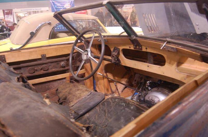 Oldtimer 06 2: разобранная кабина советского автомобиля в выставочном зале