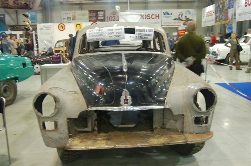 Oldtimer 06 2: разобранный советский автомобиль на выставке в Москве