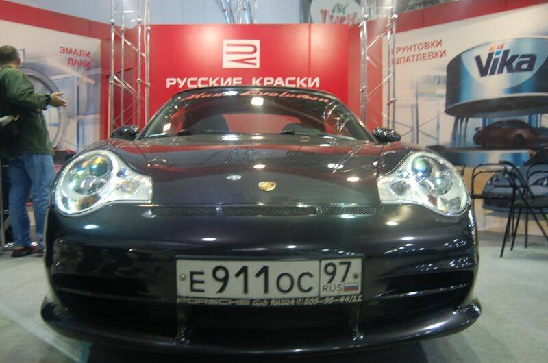 Porsche 911 в зале Oldtimer 06 2: «Max Evolution» и российский номер E 911 oc 97