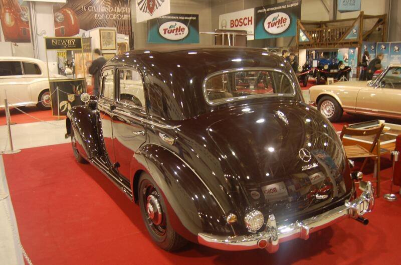 Oldtimer 06 2, Москва: чёрный Mercedes-Benz с хромированным бампером и эмблемой звезды