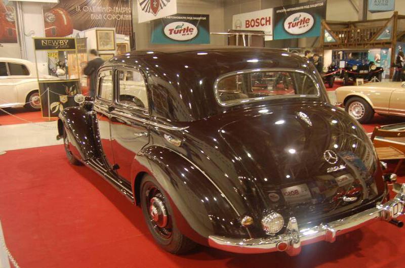 Oldtimer 06 2, Москва: чёрный Mercedes-Benz с хромированным бампером и эмблемой звезды