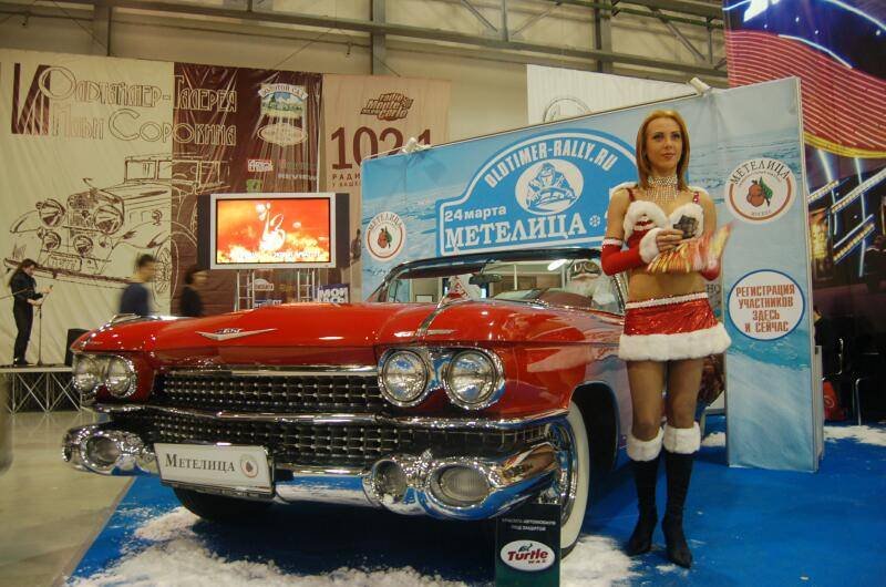 Oldtimer 06 2: красный Cadillac Eldorado на стойке «Метелица»