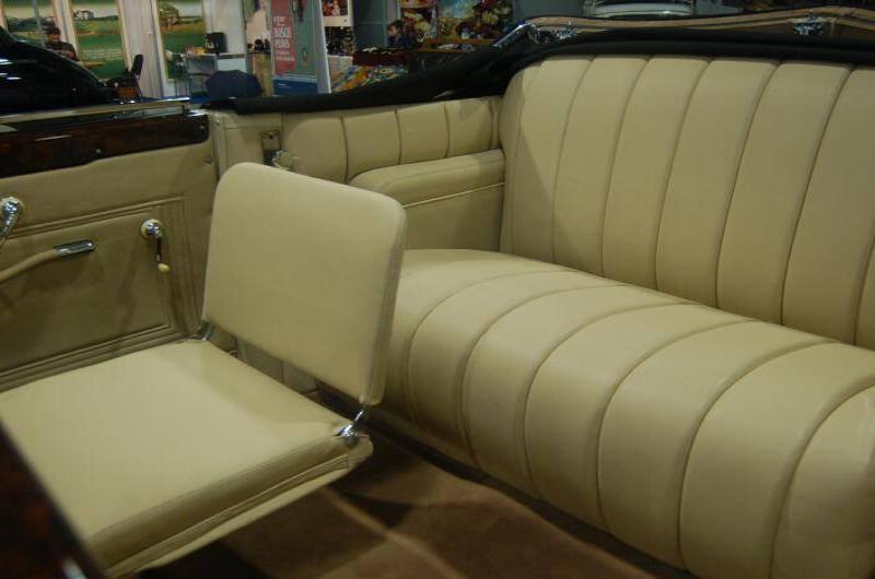 Oldtimer 06 2: бежевый кожаный салон с откидным сиденьем