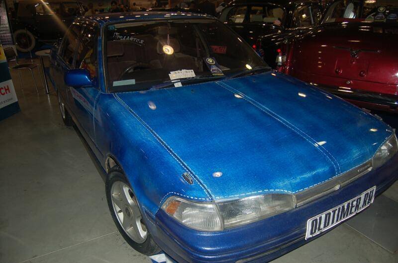 Oldtimer 06 2: синий седан с джинсовой крышкой капота