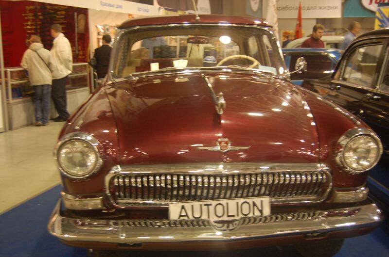 Oldtimer 06 2: бордовый «Автомобиль» с эмблемой и табличкой 'AUTOLION'