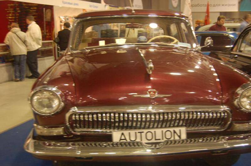 Oldtimer 06 2: бордовый «Автомобиль» с эмблемой и табличкой 'AUTOLION'
