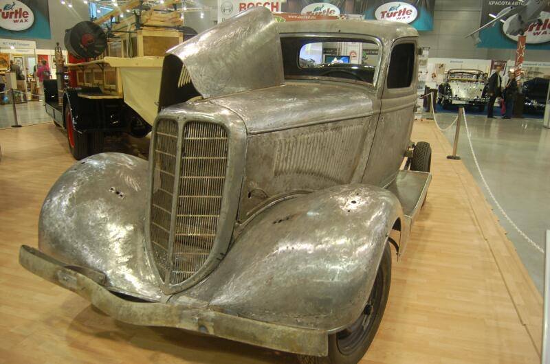 Oldtimer 06 2: ржавый фургон 1930-х на выставке в Москве