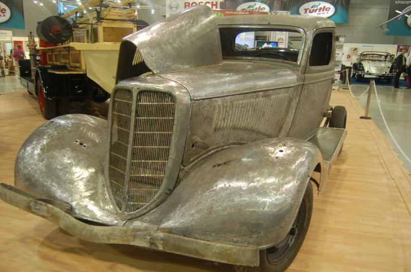 Oldtimer 06 2: ржавый фургон 1930-х на выставке в Москве