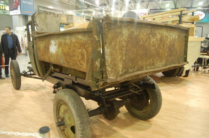 Oldtimer 06 2: ржавый грузовик на выставке в Москве