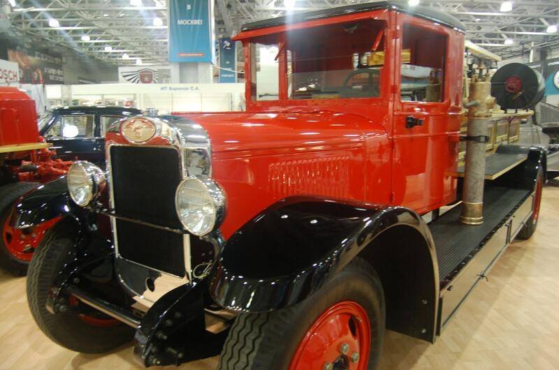 Красный пожарный автомобиль на Oldtimer 06 2 в Москве