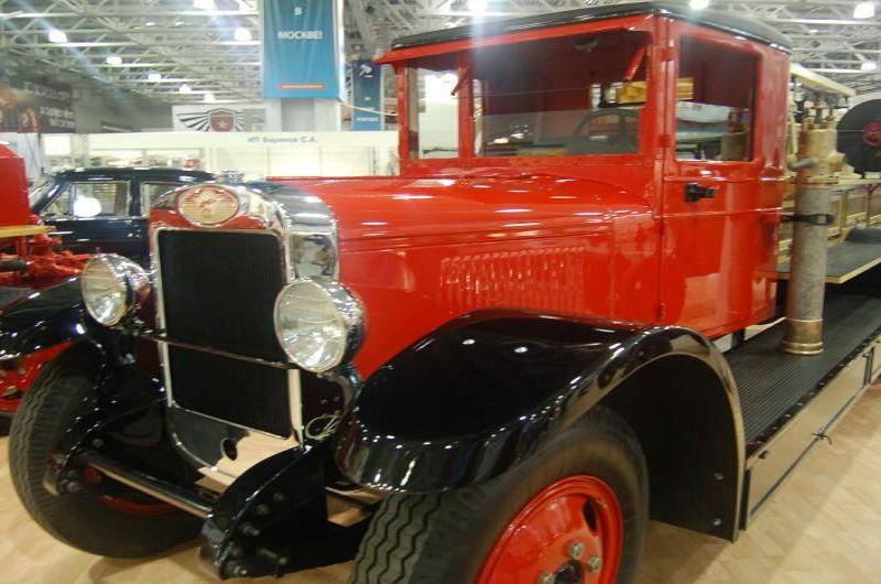Красный пожарный автомобиль на Oldtimer 06 2 в Москве