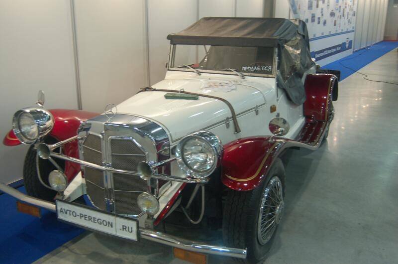 Oldtimer 06 2, Москва: бело-красный кабриолет с тентом и «АВТО-РЕГЕОН .RU» на номере