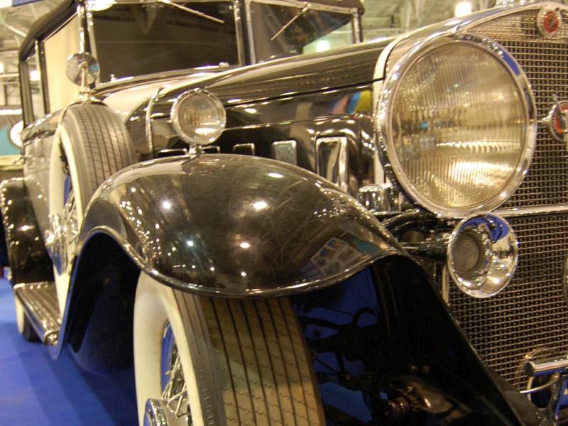 Oldtimer 2007, Москва: черный ретро-автомобиль с хромом и белыми стенками
