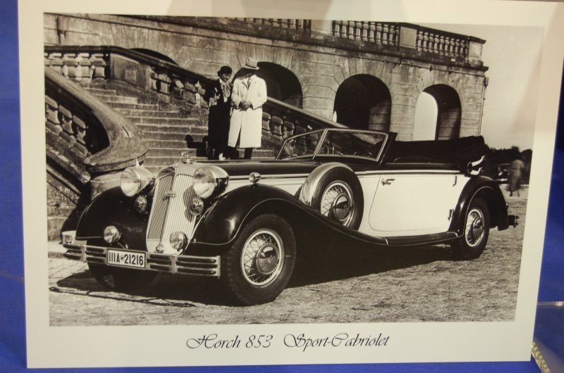 Москва, Oldtimer 2007: Horch 853 Sport-Cabriolet у лестницы с арками