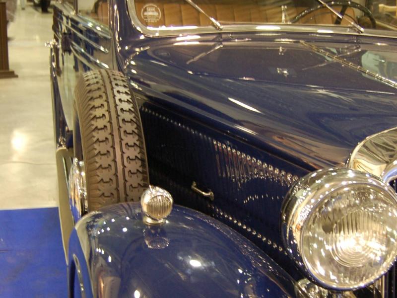 Oldtimer 2007: синий ретро-автомобиль на выставке в России