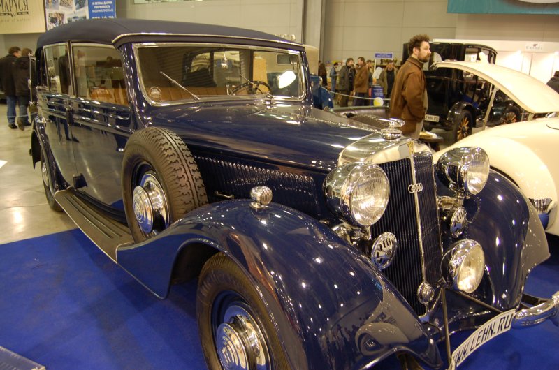 Oldtimer 2007, Москва: синий Audi 126 с кузовом «кабриолет»